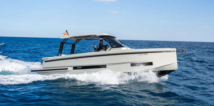 De Antonio Yachts D32